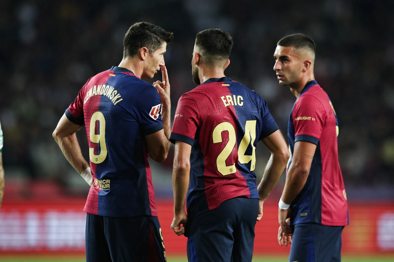 Ferran Torres (z prawej) wcielił się w FC Barcelona rolę numeru dziewięć pod nieobecność kontuzjowanego Roberta Lewandowskiego