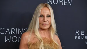 Donatella Versace w modnej stylizacji. Na luzie, ale z klasą 