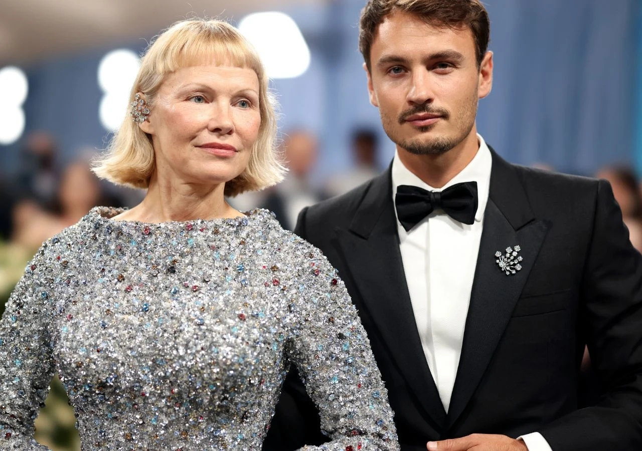 Pamela Anderson i syn Brandon Thomas Lee, MET Gala 2025 Pamela Anderson i syn Brandon Thomas Lee, MET Gala 2025