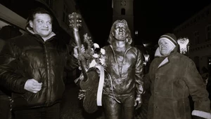 Odsłonięcie pomnika Tadeusza Nalepy.  Po lewej syn muzyka,  po prawej Czesław Nalepa