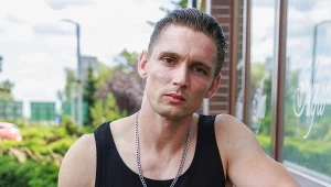 Filip Gurłacz na planie serialu "Dzielnica strachu"