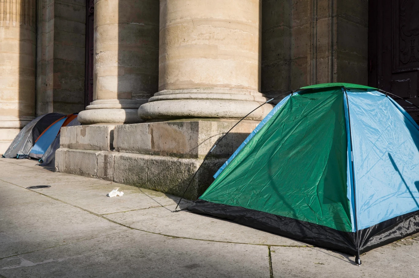 Szwecja płaci migrantom 900 euro za wyjazd z kraju. Premier chce podnieść stawkę Szwecja płaci migrantom 900 euro za wyjazd z kraju. Premier chce podnieść stawkę