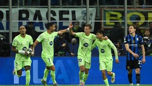 Co za mecz w Mediolanie. Barcelona już witała się z finałem i stało się to