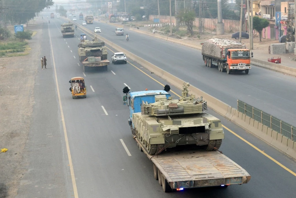 Atak Indii na Pakistan. Rzecznik pakistańskiej armii informuje o ofiarach i rannych Atak Indii na Pakistan. Rzecznik pakistańskiej armii informuje o ofiarach i rannych