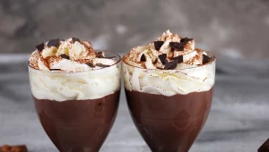 W PRL-u był hitem każdej imprezy. Dziś nie kupisz w kawiarni, a jest obłędnie smaczny