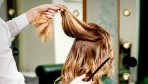 Ta koloryzacja jest idealna dla kobiet po 40-stce. Będzie hitem lata 2025