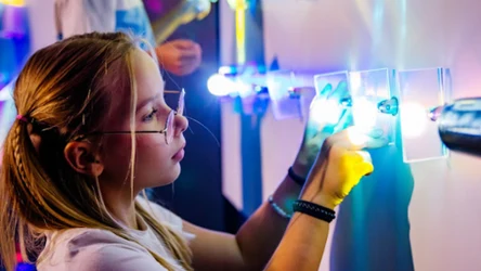 Funzeum w Gliwicach to przestrzeń pełna świateł, kolorów i dobrej zabawy. Jakie atrakcje czekają na odwiedzających?