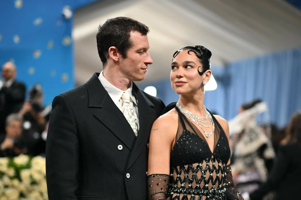 Dua Lipa i Callum Turner na Met Gali 2025 Dua Lipa i Callum Turner na Met Gali 2025
