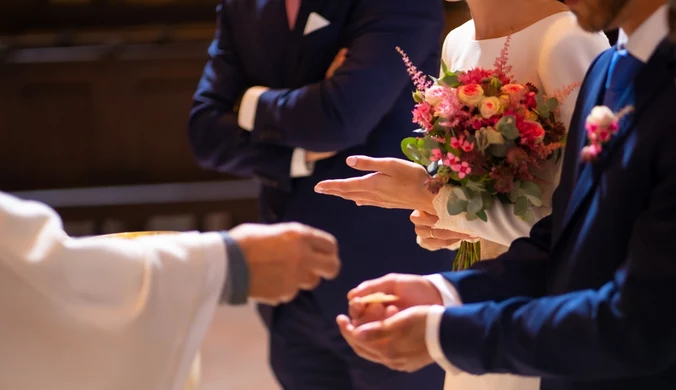 Czy będąc świadkiem na ślubie mamy obowiązek przyjęcia komunii?