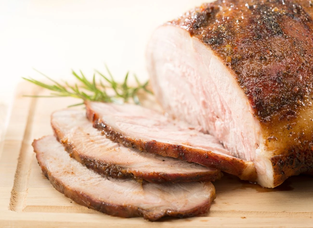 Jeśli szukasz domowej wędliny, która zachwyci gości? Zrób schab gotowany w herbacie. Jeśli szukasz domowej wędliny, która zachwyci gości? Zrób schab gotowany w herbacie.