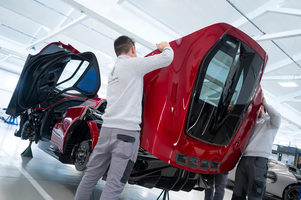 Alfa Romeo 33 Stradale budowane jest całkowicie ręcznie