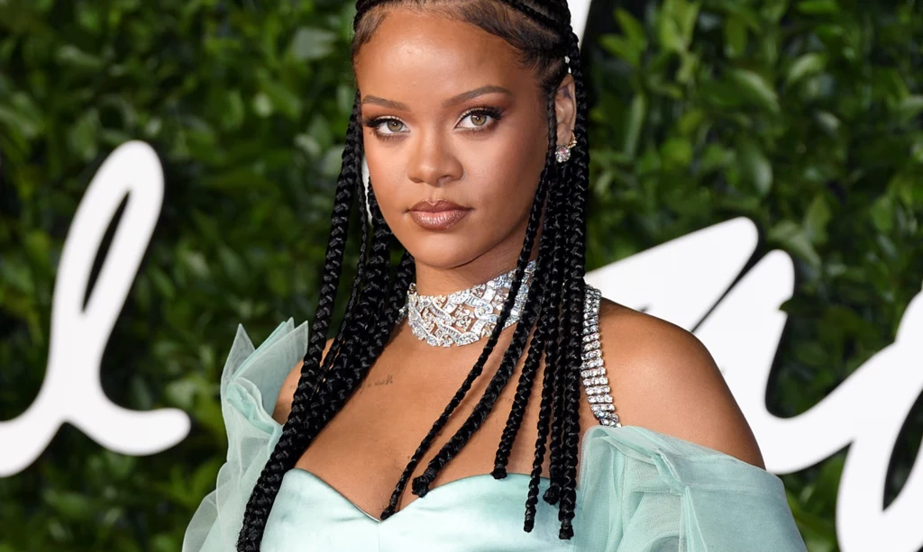 Rihanna kolejny raz pojawiła się na Met Gali Rihanna kolejny raz pojawiła się na Met Gali