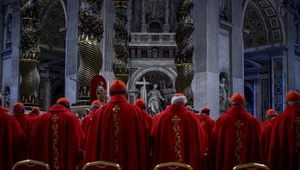 Rozpoczęło się konklawe. Kardynałowie wybierają papieża