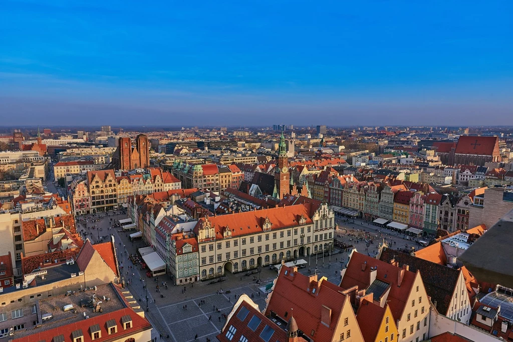 Wrocław analizuje możliwość wprowadzenia Strefy Czystego Transportu. Wrocław analizuje możliwość wprowadzenia Strefy Czystego Transportu.