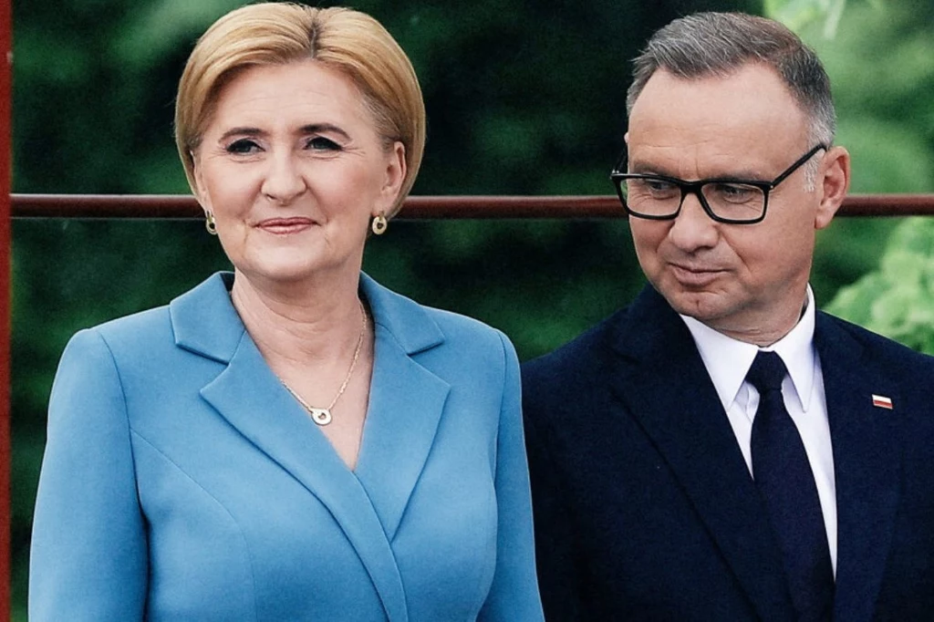 Agata Kornhauser-Duda zdecydowała się na modny w tym roku odcień niebieskiego Agata Kornhauser-Duda zdecydowała się na modny w tym roku odcień niebieskiego