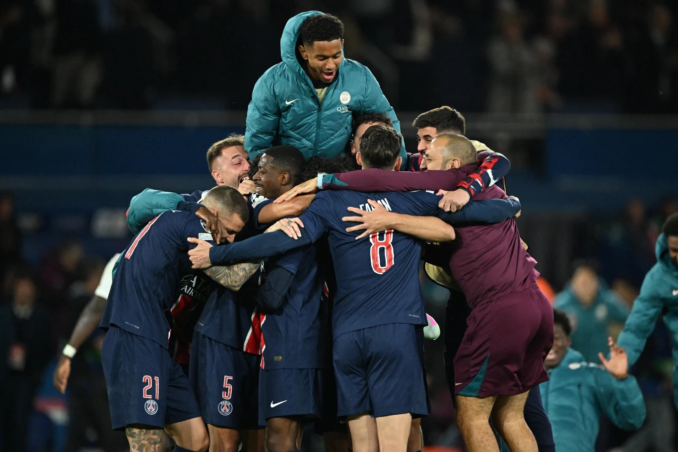 Piłkarze PSG celebrujący awans do finału Ligi Mistrzów
