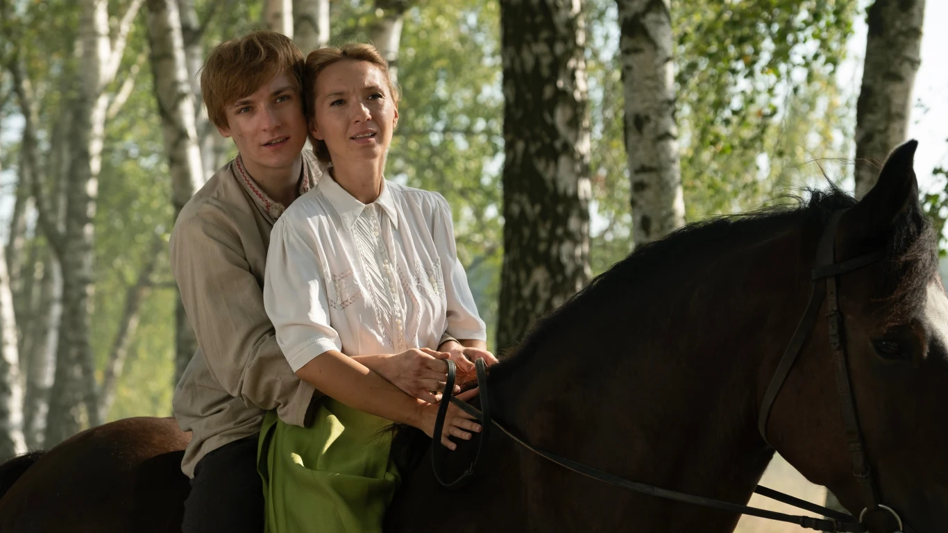 Vitalik Havryla i Sylwia Skrzypczak-Piękoś w filmie Radosława Piwowarskiego "Pani od polskiego" Vitalik Havryla i Sylwia Skrzypczak-Piękoś w filmie Radosława Piwowarskiego "Pani od polskiego"