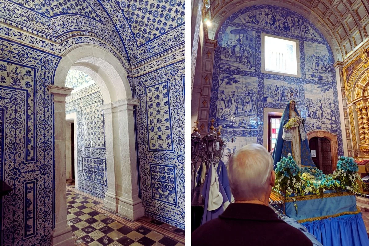 Niebiesko-białe wnętrze kościoła ozdobione azulejos, z bogatymi detalami architektonicznymi i rzeźbami. W centralnym punkcie figura Maryi ozdobiona niebieskim welonem i kwiatami. W pomieszczeniu obecny jest mężczyzna oglądający figurę.