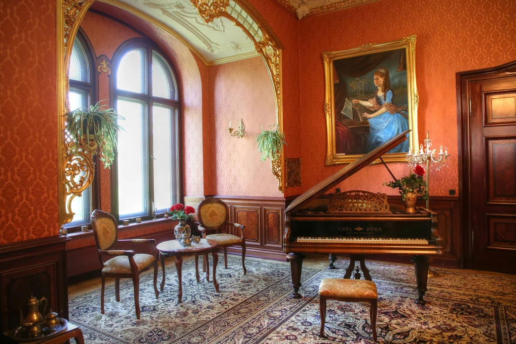 Pławniowice. Pałac wybudowano w latach 1882-1885 na zlecenie hrabiego Franciszka II Ballestrema wnętrza zamku