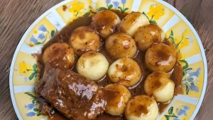 Bez niego kluski są twarde i niedobre. Dodaj składnik, żeby były kremowe