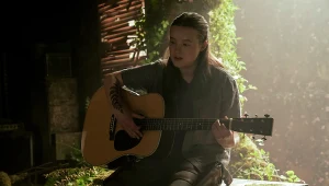 Bella Ramsey jako Ellie w serialu "The Last of Us"