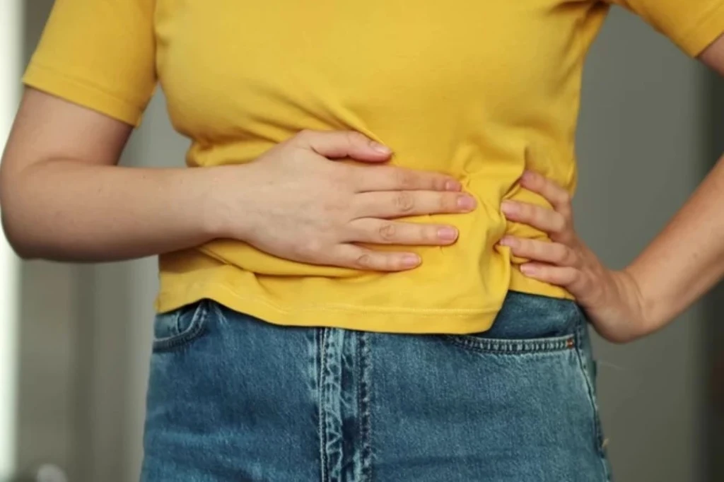 Błonnik zapobiega wzdęciom i zapewnia regularne wypróżnianie. Korzystnie wpływa na mikrobiom jelit