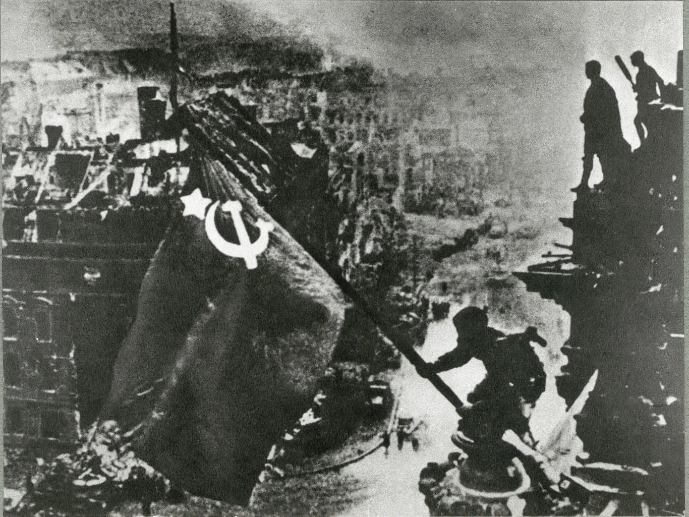 Radziecka flaga na Reichstagu, Berlin 1945