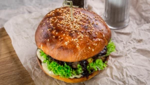 Takich burgerów jeszcze nie jadłeś. To prawdziwa uczta dla podniebienia 