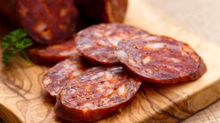Pomysłowa przekąska na imprezę. Skuś się markizy z chorizo i kaszanki według przepisu Jurka Sobieniaka 