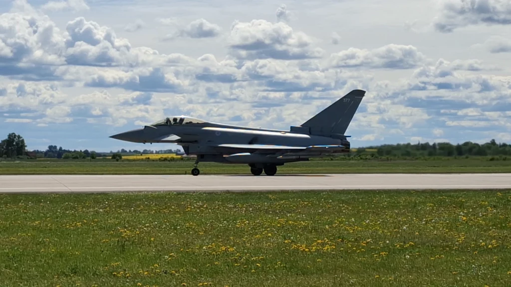 Brytyjski Eurofighter Typhoon który stacjonuje pod Malborkiem