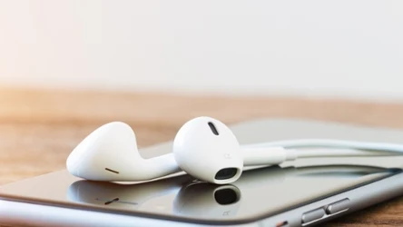 Jak często powinno się czyścić słuchawki? 