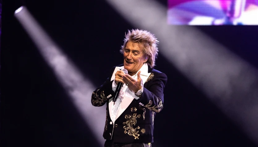 Rod Stewart zasłabł podczas koncertu. "Show musi trwać dalej"