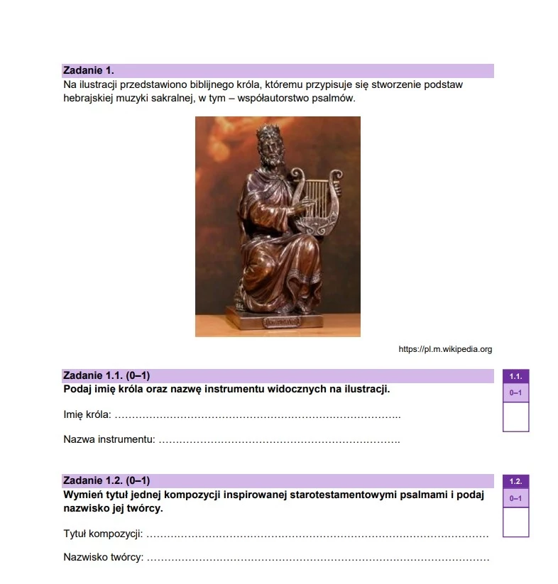 Matura 2025. Historia muzyki - arkusz CKE. Figura biblijnego króla siedzącego i trzymającego harfę, przedstawiająca postać przypisywaną stworzeniu podstaw hebrajskiej muzyki sakralnej. Otoczona jest klasycznymi elementami rzeźbiarskimi, podkreślającymi jej dostojność.