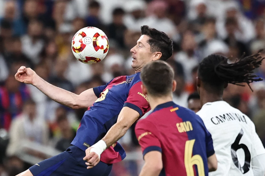 Robert Lewandowski przy piłce Robert Lewandowski przy piłce