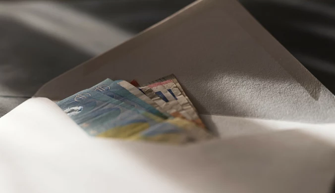 Tyle Włosi wkładają do koperty na wesele. To minimalna kwota