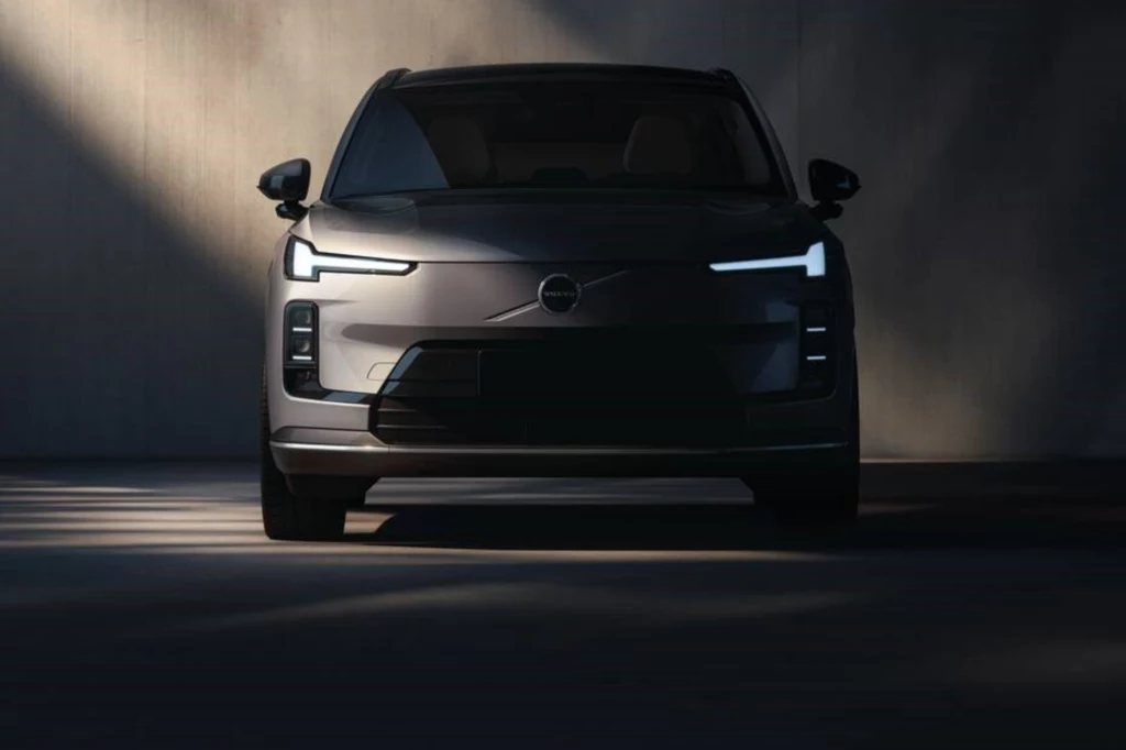 Volvo prezentuje nowego SUV-a. Model XC70 trafi do sprzedaży w Chinach jeszcze w tym roku. Volvo prezentuje nowego SUV-a. Model XC70 trafi do sprzedaży w Chinach jeszcze w tym roku.