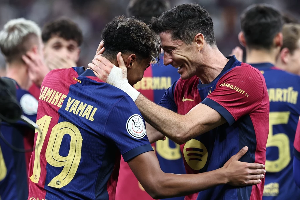 Robert Lewandowski i Lamine Yamal świętują zdobycie Superpucharu Hiszpanii Robert Lewandowski i Lamine Yamal świętują zdobycie Superpucharu Hiszpanii