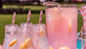 Lemoniada z lilaka pospolitego to pyszny smak i samo zdrowie