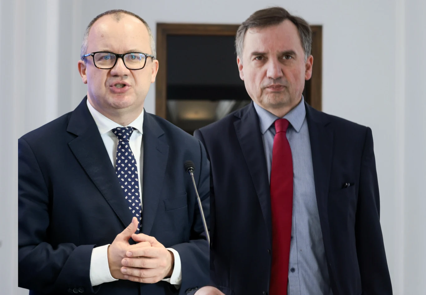 Resort Adama Bodnara odniósł sukces. Sejm "cofnął" reformę Zbigniewa Ziobry Dwóch mężczyzn w garniturach stojących obok siebie, jeden z nich przemawia do mikrofonu.