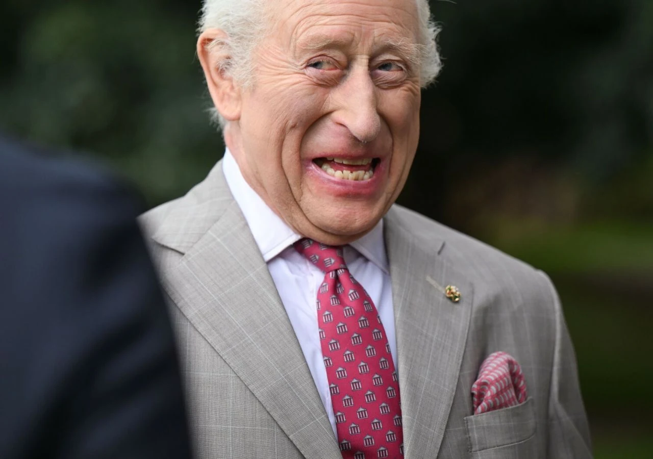 Król Karol III Król Karol III