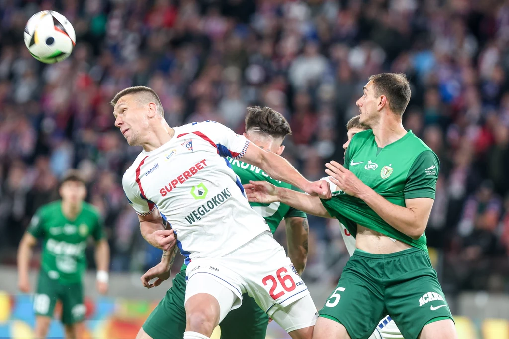 W Zabrzu o życie walczyli piłkarze Śląska, ale momentami więcej determinacji wykazywał bezpieczny w tabeli Górnik W Zabrzu o życie walczyli piłkarze Śląska, ale momentami więcej determinacji wykazywał bezpieczny w tabeli Górnik