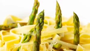 Tagliatelle ze szparagami i szynką parmeńską. Północ Włoch w interpretacji Mateusza Gesslera 