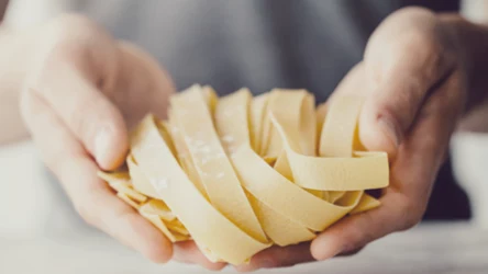 Włosko-włoska uczta według Gesslera, czyli pappardelle z salsiccią i pomidorowym sosem