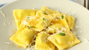 Między Włochami a Francją, czyli ravioli ze szparagami i mascarpone w sosie beurre blanc 