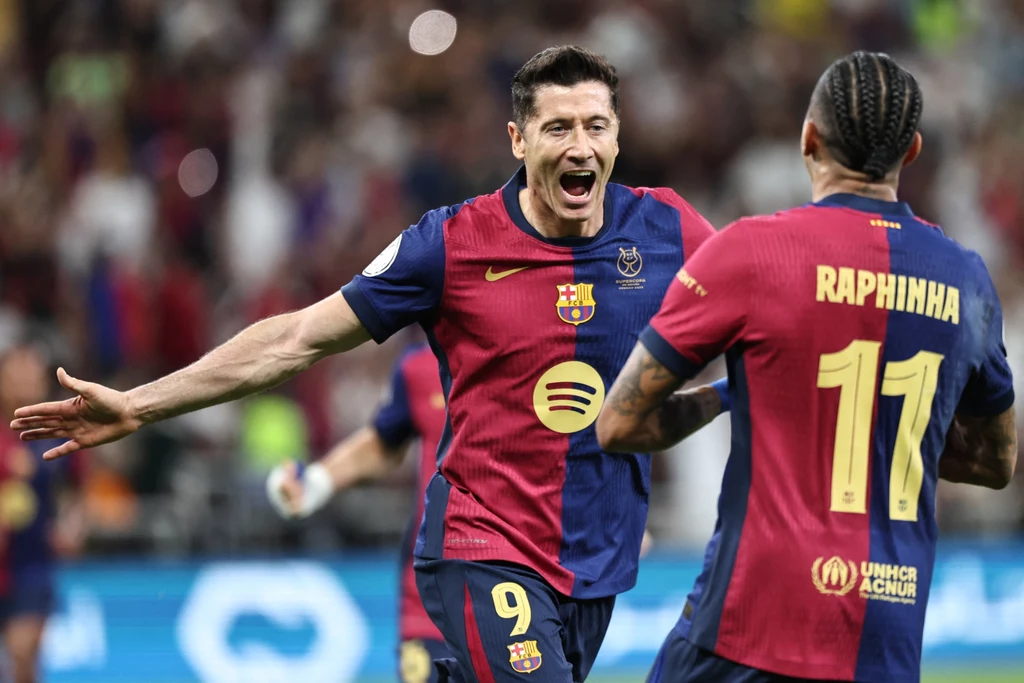 Robert Lewandowski triumfuje w El Clasico Robert Lewandowski triumfuje w El Clasico
