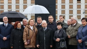 Jarosław Kaczyński wydał oświadczenie. Wskazał na Rafała Trzaskowskiego