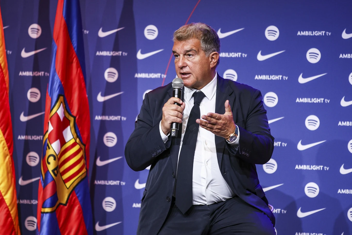 Budowa Camp Nou znacząco się opóźnia Budowa Camp Nou znacząco się opóźnia