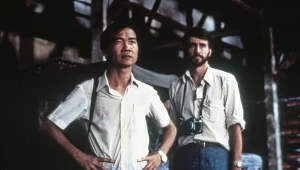 Haing S. Ngor i Sam Waterson w filmie "Pola śmierci"