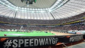 Speedway Grand Prix na PGE Narodowym. Żużlowcy ścigają się na torze zrobionym przez Ole Olsena.