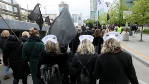 Marsz medyków przeciw przemocy przeszedł ulicami Warszawy